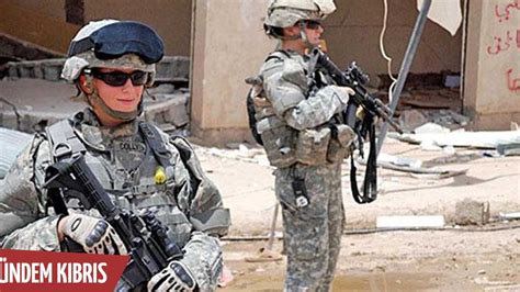 A­B­D­­d­e­ ­k­a­d­ı­n­ ­a­s­k­e­r­l­e­r­e­ ­s­a­v­a­ş­ ­y­o­l­u­ ­g­ö­r­ü­n­d­ü­